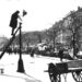 30 aprilie 1857 – S-a introdus în București iluminatul public cu lămpi cu petrol lampant, capitala României fiind primul oraș din lume luminat astfel
