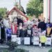 Copiii din localitatea botoșăneană Pleșani au primit în dar încălțăminte de la Colegiul „Sfântul Nicolae” din Iași