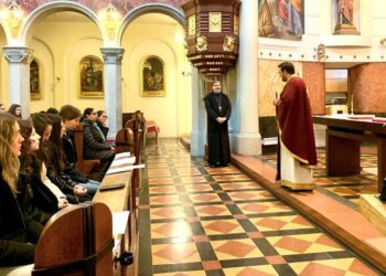 80 de elevi de diferite naționalități au participat la Viena la Sfânta Liturghie a Darurilor mai înainte sfințite