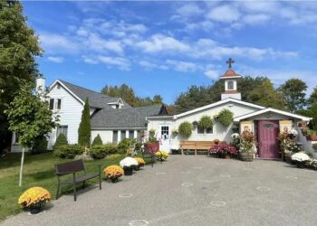 La Mănăstirea Mono din Canada sunt aduse moaștele Sf. Efrem cel Nou și un veșmânt al Sf. Dimitrie cel Nou