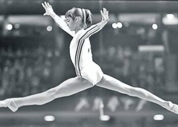 3 mai 1975 – Nadia Comăneci devine la vârsta de 13 ani și jumătate, campioană absolută a Europei la gimnastică, precum și pe aparate (sărituri, paralele și bârnă)