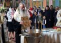 Omagiu familiilor numeroase: Mitropolitul Teofan botează al șaselea copil al unui cântăreț bisericesc din Botoșani
