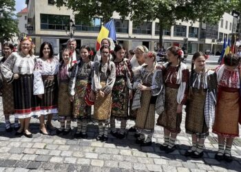 Cel mai lung brâu românesc din lume a fost creat de românii din Nürnberg