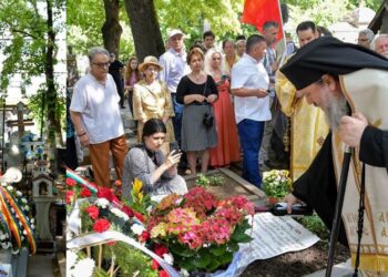 Pomenire sub ramuri umbroase a poetului Mihai Eminescu