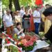 Pomenire sub ramuri umbroase a poetului Mihai Eminescu
