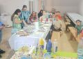 O parohie din Botoșani organizează cursuri gratuite de pictură pe sticlă
