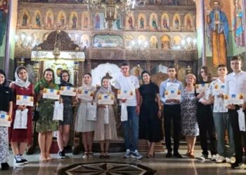 Elevii cu note mari la Evaluarea Națională, premiați de Parohia Mălini