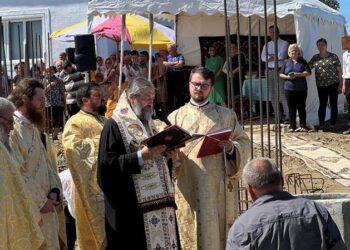 La Tocileni, satul Patriarhului Teoctist, PS Nichifor Botoșăneanul a binecuvântat începutul unei noi biserici