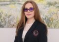 Absolventă a Colegiului Național „A. T. Laurian”, admisă cu 10  la Medicină. „Din copilărie mi-am dorit să urmez pașii mătușii din partea tatălui”