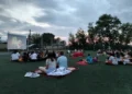 „Cinema la noi în sat”, proiect inițiat de un grup de voluntari inimoși din parohiile din comuna Broscăuți