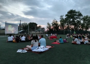 „Cinema la noi în sat”, proiect inițiat de un grup de voluntari inimoși din parohiile din comuna Broscăuți