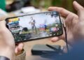 Ecranul telefonului – un miraj pentru generația viitoare