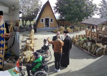 Un renumit duhovnic din Botoșani și-a aniversat ziua de naștere în mijlocul oamenilor nevoiași