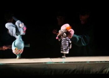 Elefănțelul curios invită pe micii botoșăneni la teatru