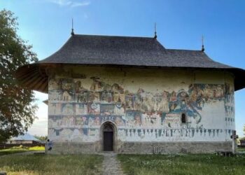 Slujire arhierească şi sfinţirea icoanei Maicii Domnului Prodromiţa la Mănăstirea Arbore