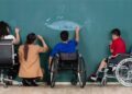 Părinții care sunt însoțitori, facilitatori la ore pentru elevii cu deficiențe pot fi plătiți din fonduri europene