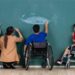 Părinții care sunt însoțitori, facilitatori la ore pentru elevii cu deficiențe pot fi plătiți din fonduri europene