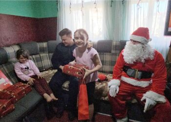 Pompierii din Coțușca Botoșani au oferit iubire, dăruire, speranță și credință la mai multe familii aflate în nevoi
