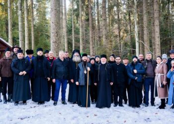 Cuvioșii Paisie și Cleopa, cinstiți prin Liturghie arhierească la Mănăstirea Vadu Negrilesei, închinată lor