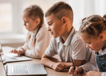 Dependenţa de ecrane, noua provocare a erei digitale