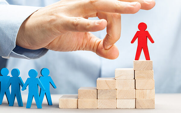 Dismissal. Change of company management. Staff optimization. Shchelbanom removes the worker.