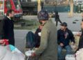 Studenții teologi asistenți sociali au gătit și au oferit hrană persoanelor fără adăpost din Iași
