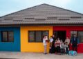 Preotul Dan Damaschin și Asociația „Glasul Vieții” au construit o casă pentru o familie cu 9 copii din Iași