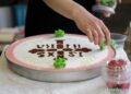 FOTO Artă din grâu și din rugăciune: Cum pregătesc coliva maicile de la Mănăstirea Agapia