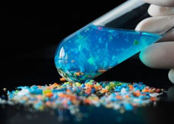 Pericol pentru sănătate: Microplasticele ajută bacteriile să devină rezistente la antibiotice