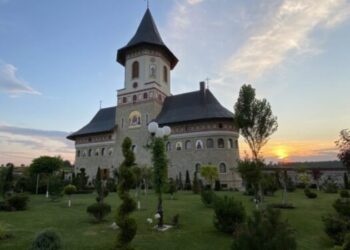 Zeci de biserici din județul Botoșani au hramul „Izvorul Tămăduirii”