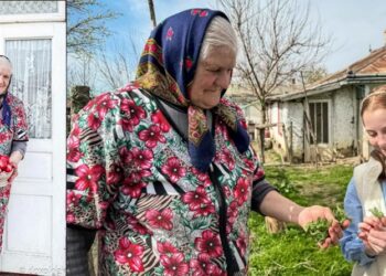 Bunica Elena din satul Dracșani, județul Botoșani, vopsește ouă roșii după o tradiție străveche