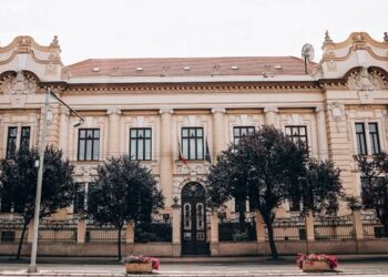 Guvernatorul Băncii Naţionale a României: Suntem încă departe de recesiune
