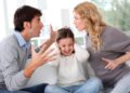 Unu din patru copii se confruntă cu o formă de abuz în familie