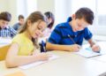Elevii de clasa a IV-a încep Evaluarea Națională cu proba scrisă la Limbă și comunicare