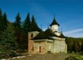 Sihăstria Putnei se pregătește de hram: Programul include comemorarea Arhiepiscopului Pimen
