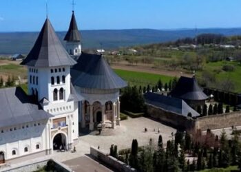 Mănăstirea Hadâmbu va serba 35 de ani de la reînființare aducând moaștele Sf. Pantelimon din Grecia