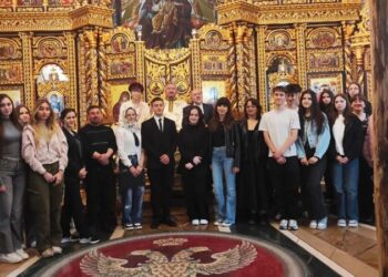Poezia religioasă a fost celebrată la Suceava printr-un festival ce a unit elevi și scriitori