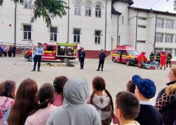 Școala Altfel: Pompierii în vizită la Liceul Teoretic „Anastasie Bașotă” din Pomârla