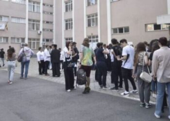 Elevii din ultimul an de liceu încheie astăzi cursurile