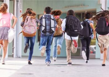 Când începe și cât durează vacanța de vară 2025