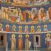 A fost finalizată pictura naosului Catedralei Episcopale din Madrid