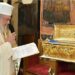 Patriarhul Daniel a sfințit raclele în care vor fi așezate moaștele Sfinților Cuvioși botoșăneni Paisie și Cleopa
