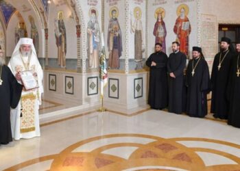 Arhim. Clement Haralam, mare eclesiarh al Catedralei Patriarhale, originar din Zlătunoaia-Botoșani, a fost distins cu Crucea Patriarhală