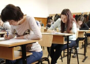 Bacalaureat 2025 – sesiunea august continuă marți cu proba obligatorie la Matematică sau Istorie