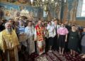 Slujire arhierească la Orășeni Vale: Preasfinţitul Părinte Nichifor Botoșăneanul a sfințit pridvorul și pictura, apoi a oficiat Sfânta Liturghie