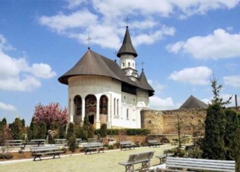 Zeci de biserici și mănăstiri, în sărbătoare de Nașterea Maicii Domnului