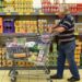 Se menține plafonarea adaosului comercial la produsele alimentare de bază