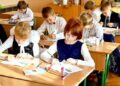 Elevii de clasa a V-a primesc burse de merit în anul școlar 2025-2026
