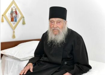 Sfatul părintelui botoșănean de 102 ani, arhimandrit Clement Haralamb, pentru mântuire: „Să respectăm toate poruncile! Și pocăință”