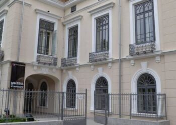 „Culorile verii”. Expoziția de artă plastică la Muzeul de Etnografie Botoșani